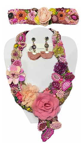 Collar Color Tonos Rosas Con Bordado De Chaquiron Y Flores