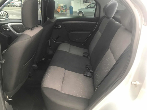 Imagem 8 de 10 de Renault Logan 2013 1.0 16v Expression Hi-flex 4p