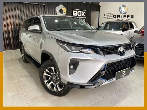 Toyota Hilux SW4 2.8 D-4D TURBO DIESEL SRX PLATINUM 7L 4X4 AUTOMÁTICO