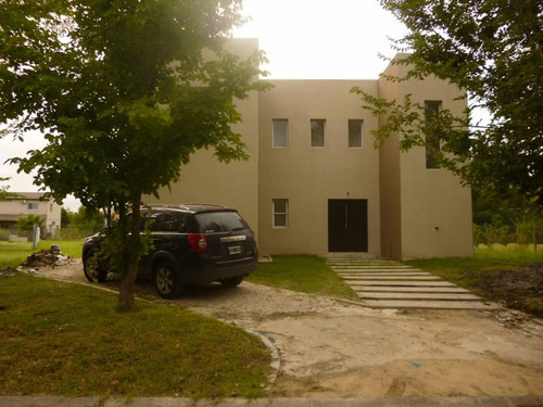 Casa  En Venta En Roble Joven, Pilar, G.b.a. Zona Norte