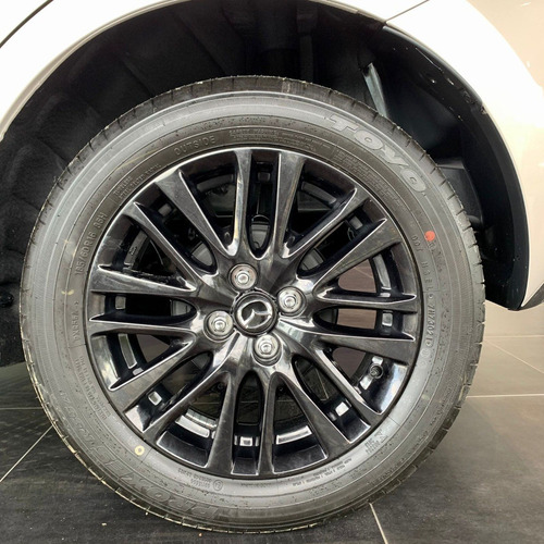Imagen 14 de 14 de Mazda 2 Sport Carbon Edition Cuarzo Platino