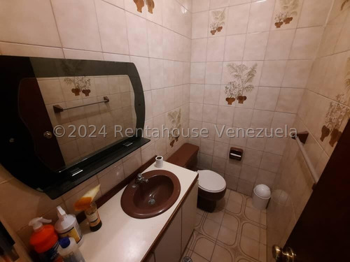 Casa En Alquiler, Los Palos Grandes #24-18111
