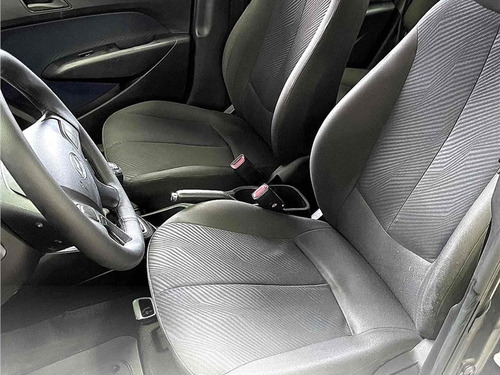 Imagem 6 de 10 de Hyundai Hb20s 1.6 Comfort Plus 16v Flex 4p Manual