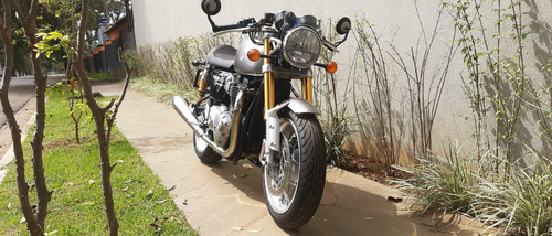 Triumph Thuxton R 1200