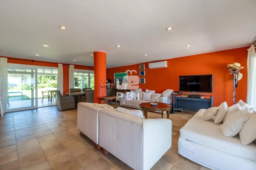 Casa De 6 Dormitorios En Solana, Punta Ballena - Ref : Pbi235