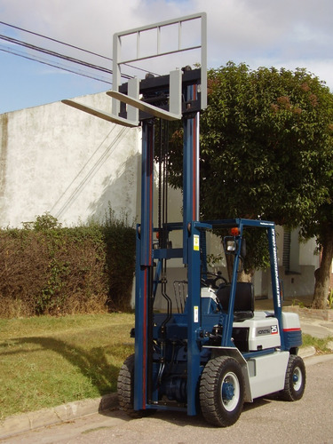 Imagen 5 de 7 de Komatsu 2,5 Tn Diesel Torre Triple Con Desplazador Lateral