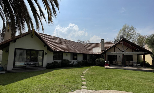 Casa En Venta De 4 Dorm. En Lo Barnechea Jardin Dehesa