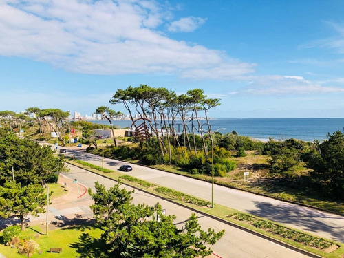 Imagen 12 de 25 de Apartamento Frente A La Mansa, Vista Franca Al Mar! - Punta Del Este Mansa