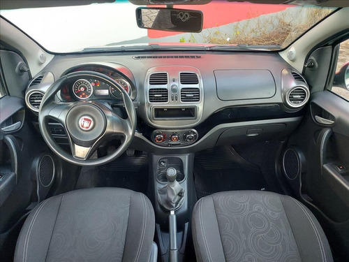 Imagem 7 de 8 de Grand Siena 1.4 Mpi Attractive 8v Flex 4p Manual