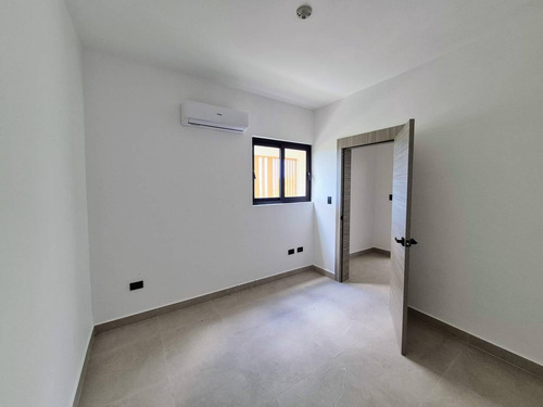 Apartamento Penthouse En Alquiler En Vistaca, Punta Cana, 2h
