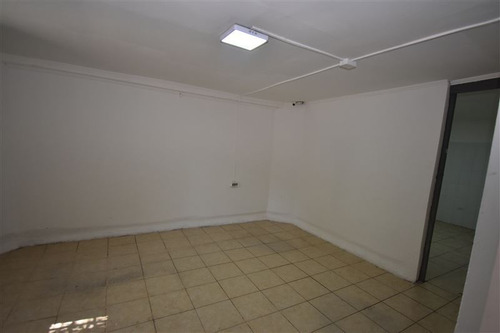 Imagen 5 de 13 de Local Comercial En Venta En Santiago
