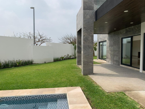 Residencia En Venta En Punta Tiburón Marina & Golf En La Riviera Veracruzana, 4 Recámaras Cada Una Con Baño, Alberca, Cuarto De Servicio