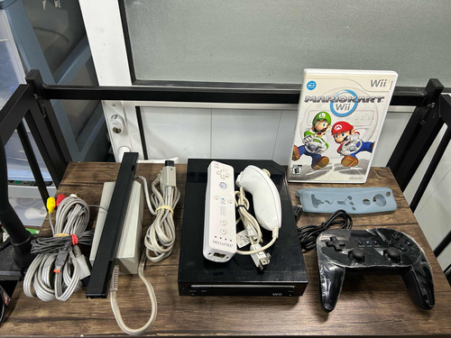 Consola Nintendo Wii. Usado Con Accesorios Y Juego