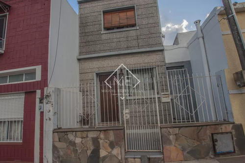 Casa A La Venta De Un Dormitorio Más Apto Al Fondo.