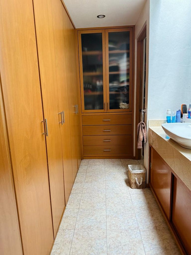 Casa Grande Con Alberca Privada En Fracionamiento Cerrado