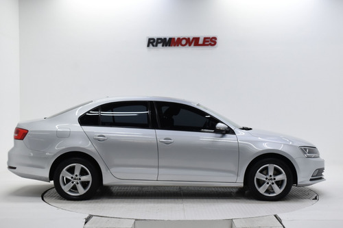 Imagen 8 de 13 de Volkswagen Vento Luxury 2.5 Manual 2015 Rpm Moviles