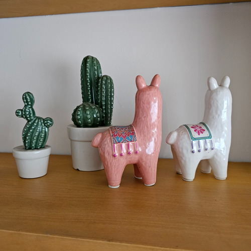 Juego 4 Figuras De Cerámica Adorno Llamas Cactus Decoración