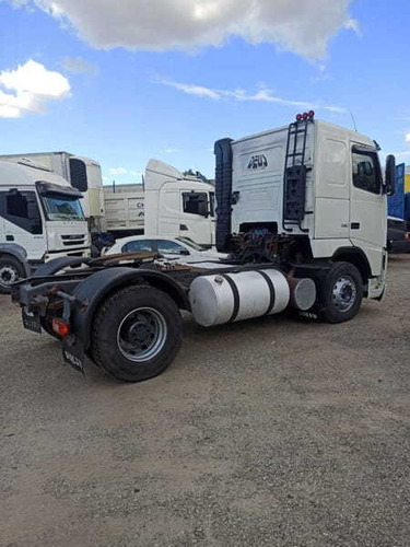 Imagem 4 de 15 de Volvo Fh 12 380 4x2 2006 Toco