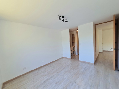 200 Uf Rebajado Remodelado Mariposa - Plaza La Alcaldesa