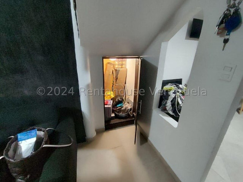 Juan Carlos González. Renta House Carabobo Vende Hermoso Townhouse Res. Villa Florencia I Urb. Tazajal Naguanagua Mls #24-25935 Rah/jcg.