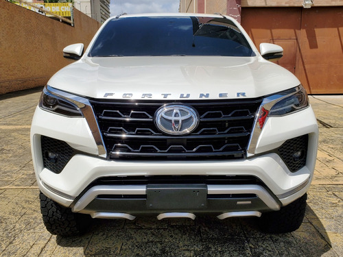 Imagen 2 de 18 de Toyota Fortuner Sr5 4x4