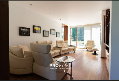 Casa En Venta De 7 Dorm. En La Reina