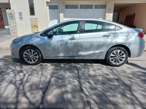 Imagen 4 de 9 de Chevrolet Cruze
