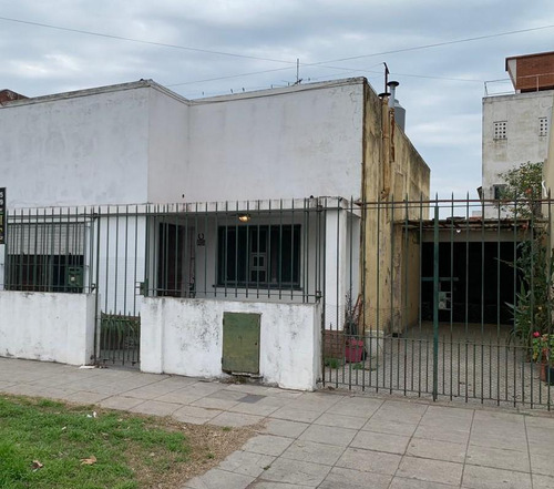 Venta Casa En Lanús 4 Ambientes Con Garage Oportunidad