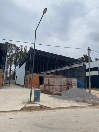 (69) Galpon En Alquiler / 600 M² / Parque Industrial Moreno 2 / Pim 2