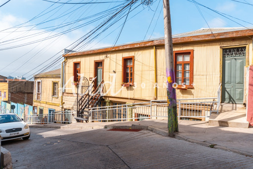 3 Casas En Un Edificio En Las Faldas Del Cerro La Cruz