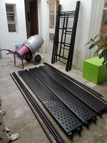 Andamio De Acero Y Trompo Para Hormigón