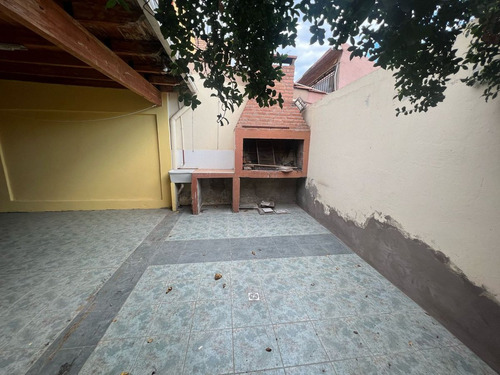 Casa Esquina En Barrio Cementista Residencial