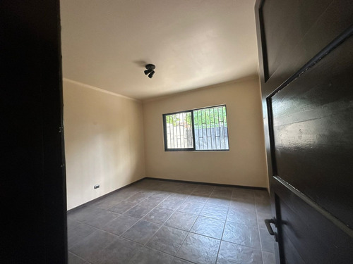 Casa En Venta Con Amplio Sitio, A Pasos De Av Argentina