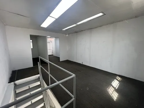 Bodega En Arriendo Ubicada En El Poblado Sector Almacentro (24940).