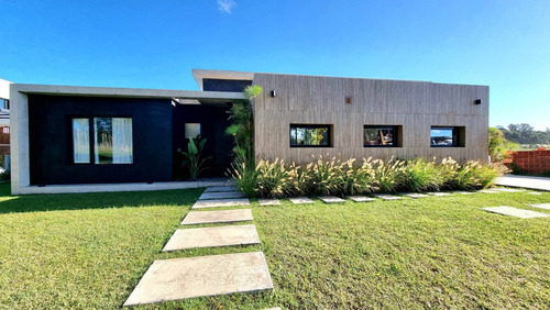Imagen 1 de 29 de Casa Cuatro Ambientes Con Piscina Climatizada