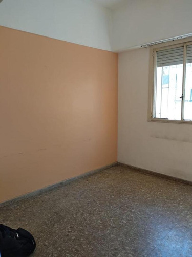 Departamento 2 Amb. C./ Patio - Parque Patricios