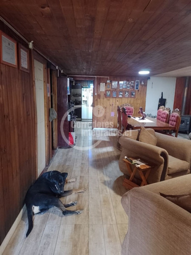 Casa En Venta De 4d En Terreno De 1.038 M2 En Requínoa