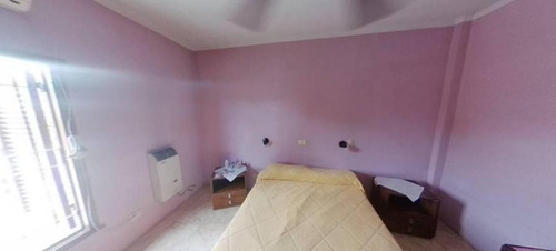 Imagen 8 de 11 de Casa De Tres Dormitorios · Lote De 400 M²· Cochera, Pileta Y Jardín