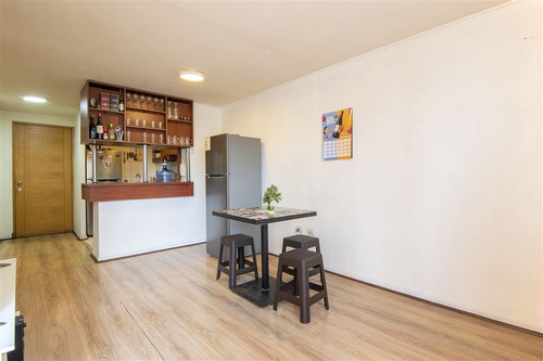 Imagen 2 de 12 de Departamento En Venta De 2 Dorm. En Santiago