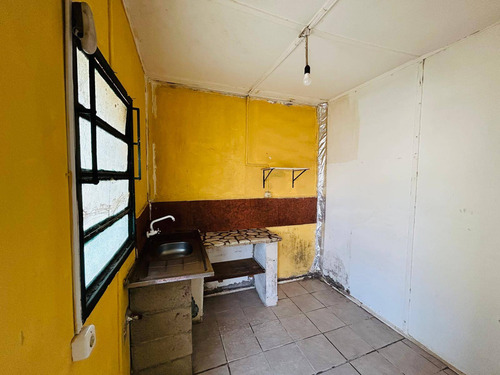 Alquiler De Apartamento En Calle Cañas Con 2 Dormitorios Y Amplio Patio En Nuevo Paris