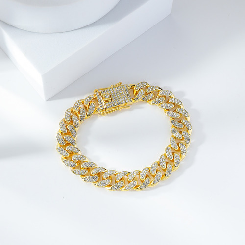 Una Pulsera De Diamantes Y Diamantes Para Mujer Y Accesorios
