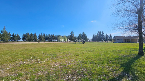 Terreno En Venta Al Golf De 1800 M2 En Fincas De San Vicente