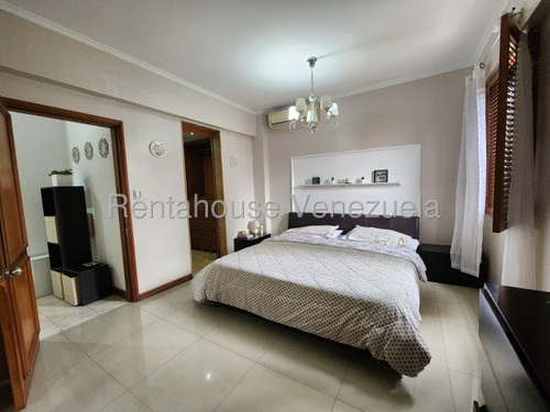 Daniela Linarez Vende Casas Exclusiva En Extraordinaria Zona Al Este De Barquisimeto Posee 4 Niveles En Impecables Condiciones Con Todas Las Comodidades Que Buscas, Visitala!