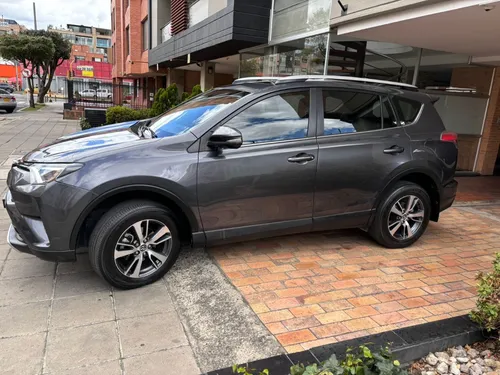 Toyota RAV4 2.0 Street At