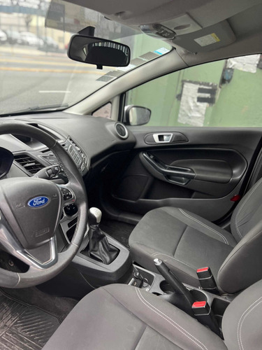 Imagen 18 de 22 de Ford Fiesta Kinetic Design 2015 1.6 Se 120cv