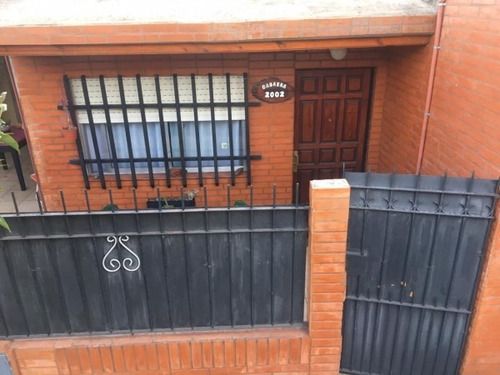 Imagen 3 de 26 de Casa En La Reja Cerca De Acceso Oeste Con Dos Locales
