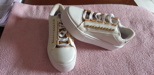 Tênis Branco Com Dourado