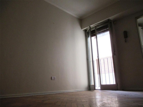 Imagen 2 de 7 de Departamento 2 Ambientes. Lateral. Villa Urquiza.