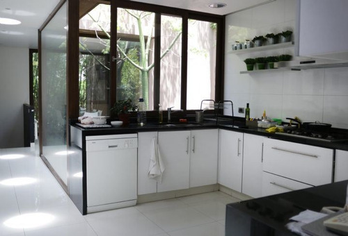 Casa En Venta De 4 Dorm. En Lo Barnechea