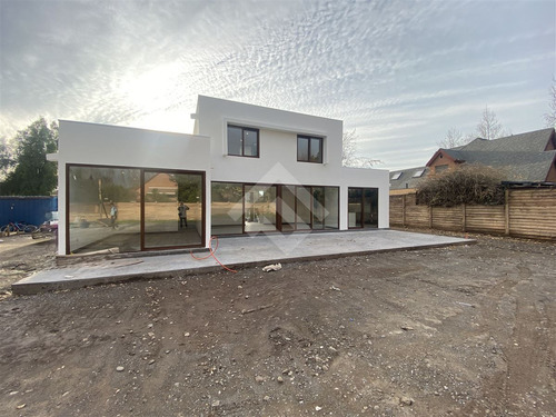 Casa En Venta De 4 Dorm. En Colina Brisas Norte